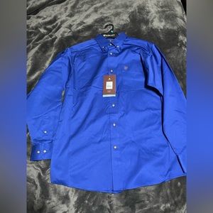 Men’s medium ariat button down shirt